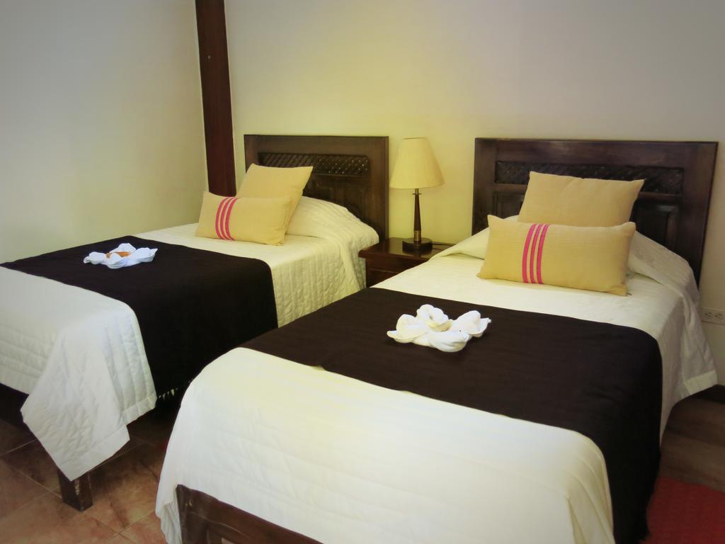 The Wooden House Hotel Puerto Villamil Exterior photo